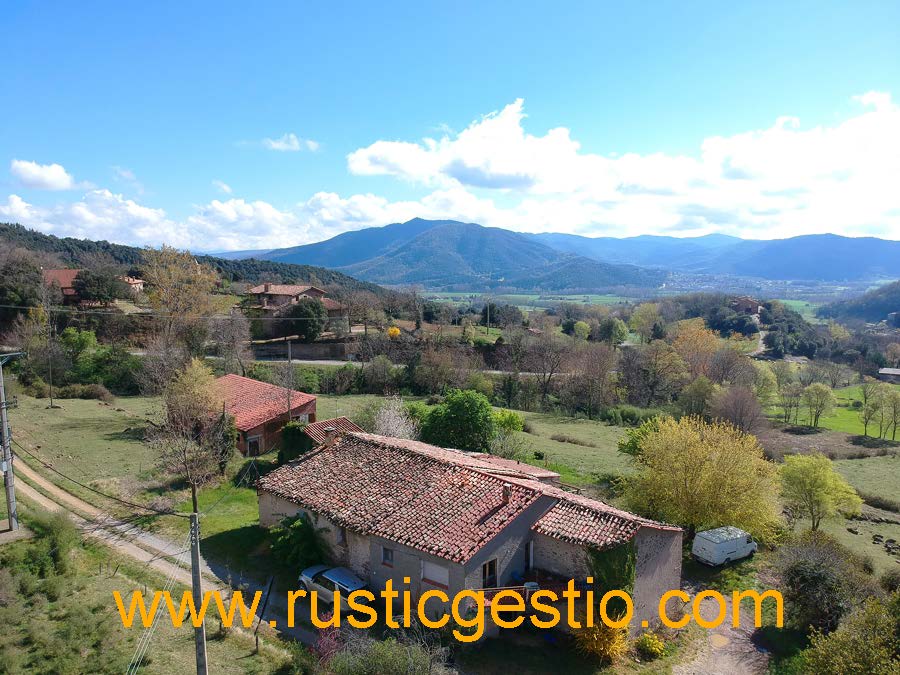 tejado masia gerona