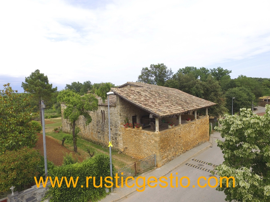 fachada masia en serinya