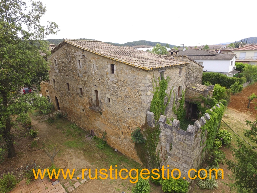 fachada masia tipica catalana