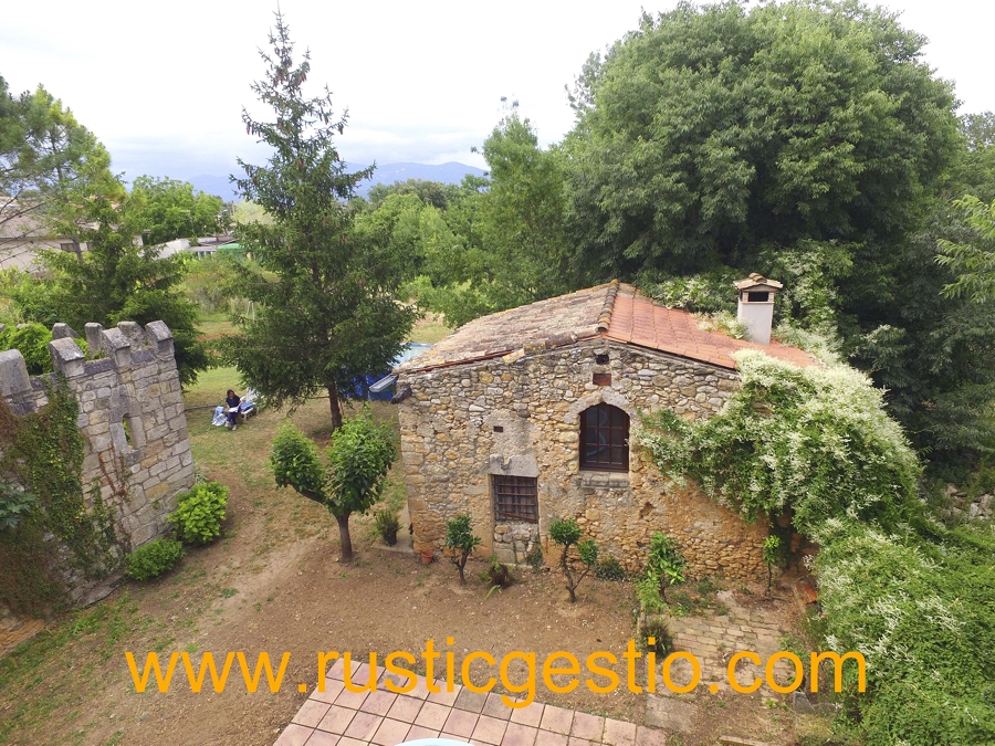 masia rustica de piedra