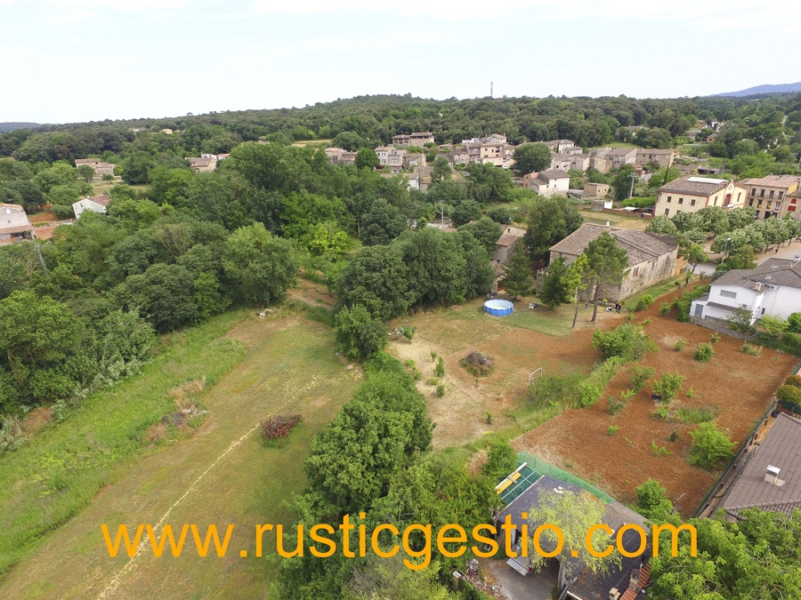finca con masia rustica gerona